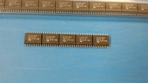 1 Pc Pic16lc84 04so Microchip 8 Bit Eeprom 4mhz Risc Microcontroller
