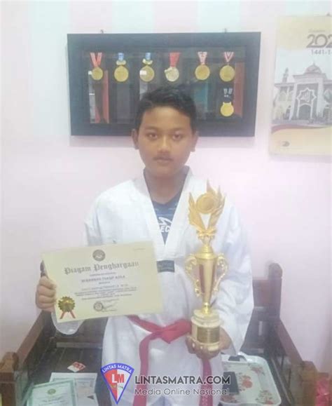 Lovepik memberi anda belajar taekwondo gambar unduh gratis, format file grafik untuk penggunaan pribadi dan komersial. Sering Dapat Juara 1 Kejuaraan Taekwondo Indonesia, Tsaqif ...