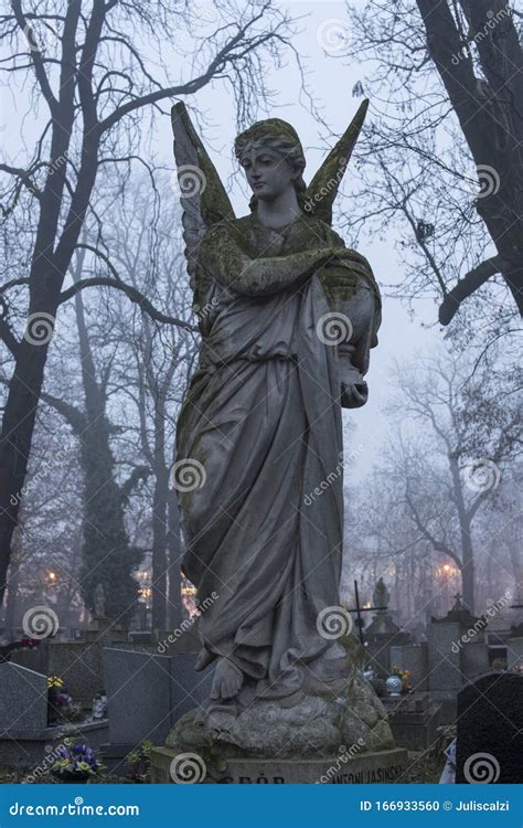 Angel Statue In Cemetery At Dusk Rakowicki Cemetery Editorial Image Image Of Necropolis