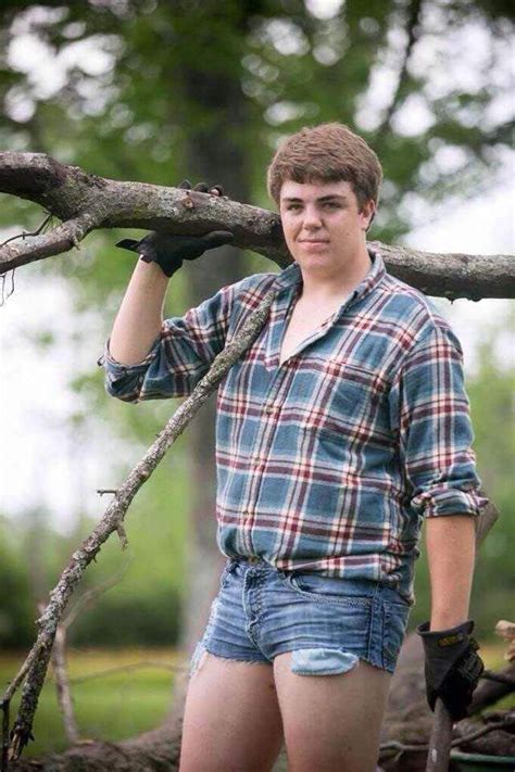 20 High School Students Who Nailed Their Senior Portraits Funny