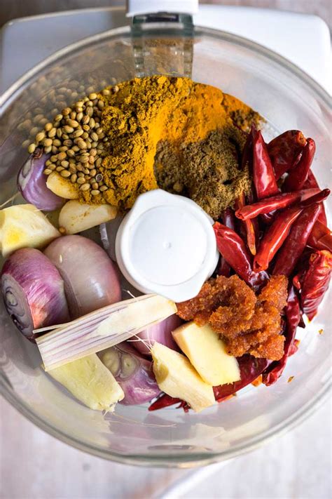 This thai red curry paste recipe is a recipetin family effort, refined over years with multiple family meals during which we critiqued the latest version. Easy Thai Yellow Curry Paste - keviniscooking.com