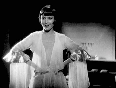 L Allure Gar Onni Re A Gif Of Louise Brooks Smiling And Laughing How