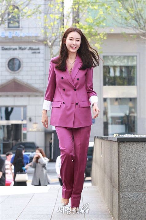 The latest tweets from choi ji woo (@cjwupdates). Choi Ji-woo Is Fabulous in Pink in 2020 | Pink suits women ...