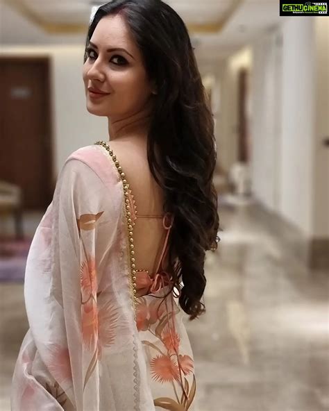 pooja bose instagram in love with this saree gethu cinema