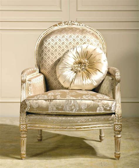 Rialto classic living room | Vimercati Classic Furniture | Classic armchair, Classic furniture 