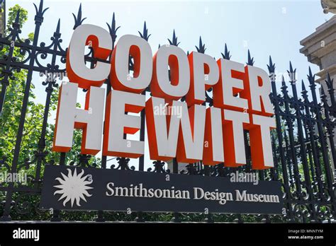 New York Usa May 6 2018 The Sign Of Cooper Hewitt Smithsonian