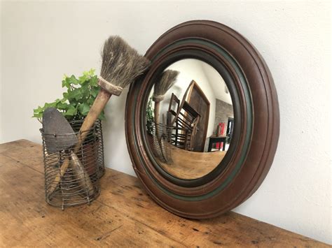 Miroir rond et convexe, qui permet de surveiller l'ensemble d'une pièce ou d'une boutique sans avoir à se déplacer. Miroir œil de sorcière - Omachido