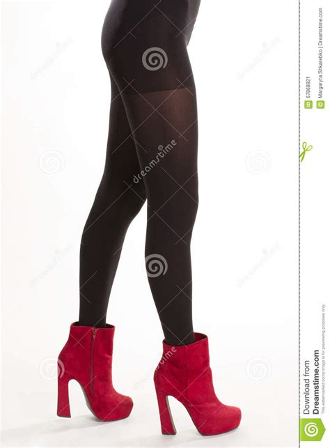 Zwarte Nylonkousen En Rood Schoeisel Stock Afbeelding Image Of