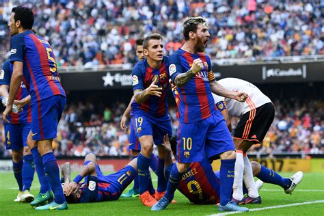 Clément lenglet cometió un penal y lionel messi falló otro. Barcelona Beat PSG 6-1 In One Of Football's Most Epic ...