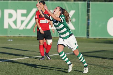 Ana capeta (born 22 december 1997) is a portuguese footballer who plays as a striker and has appeared for the portugal women's national team. DistritalBeja: |Seleção Nacional Fem.| Ana Capeta e Ana ...