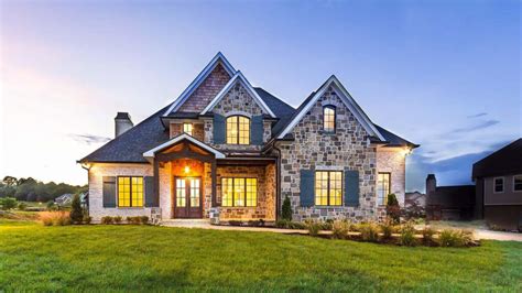 Top 4 Reasons To Hire A Custom Home Builder For Building Your Dream