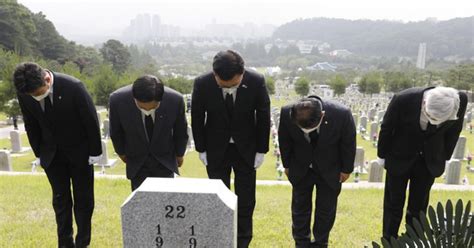 북한은 어떤 입장이냐면 한반도 비핵화 선언, 불가침 협정 송영길 : 송영길, 6·25 영웅 묘소 참배.."헌신한 분들 예우 강화"