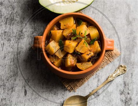 Image Of Kacha Papita Sabzi With Gravy Or Raw Papaya Curry Sabji