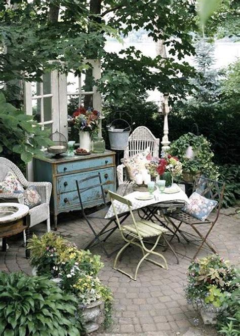 Shabby Chic Garden With Dining Area