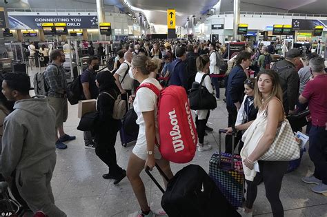 Now Heathrow Staff Go On Strike Ba Staff Vote To Walk Out During