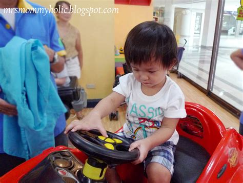 The barber's cut filipino style is defined by the 2×3, or the practice of taking off two fingers' worth of hair on the sides and three fingers' worth on the back. MrsMommyHolic: Sabe gets his first barbers cut