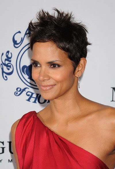 It S Official Halle Berry Has The Most Elegant Spiky Haircut Of All Time Glamour