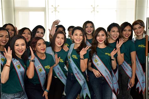 Batik kembali diklaim malaysia, oscar lawalata: Miss, Mrs Msia Planet & Mrs Msia Petite World 2019 ...