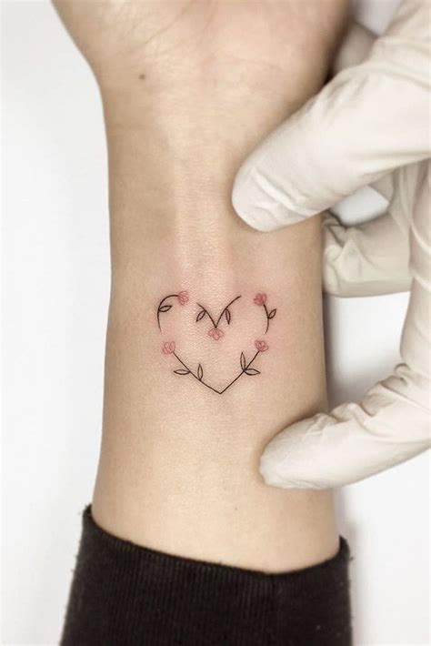 39 Delicate Wrist Tattoos For Your Upcoming Ink Session Unique Wrist