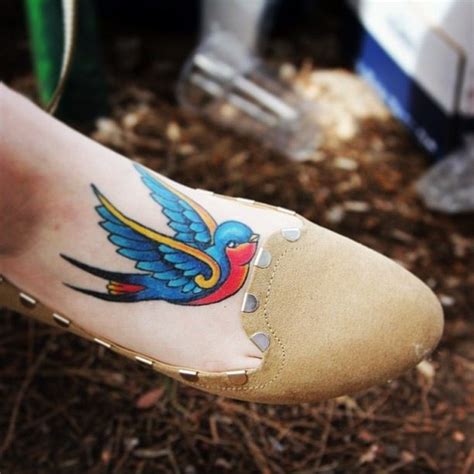 Los tatuajes de golondrinas volando han tenido un gran significado desde tiempos remotos. Tatuajes de golondrinas y su simbolismo - Belagoria | la web de los tatuajes