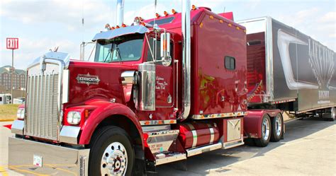 5 Important Things You Should Know About a Career in Trucking