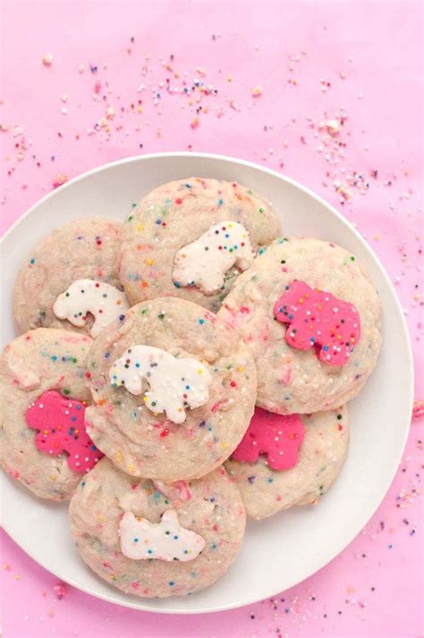 Break up frosted animal crackers and toss them with freshly popped popcorn. Circus Animal Cookies | Recipe in 2020 | Sprinkle cookies ...