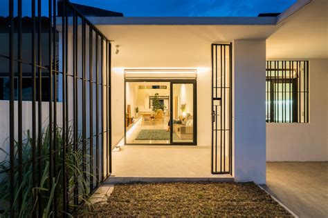 We've spoken to a lot of people who have fallen in love with terrace, just without the stairs. Gallery of Jose House / Fabian Tan Architect - 20
