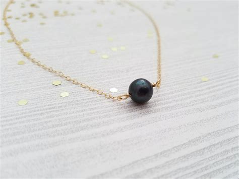 Single Black Pearl Necklace