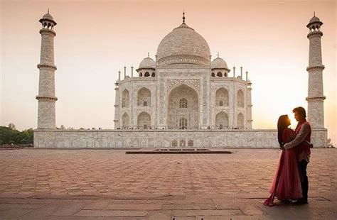 Create Your Own Love Story At Taj Mahal Couple In Taj Mahal Taj