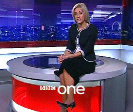 Newscaster Emily Maitlis Offends Bbc Viewers With Flash Of Leg Daily