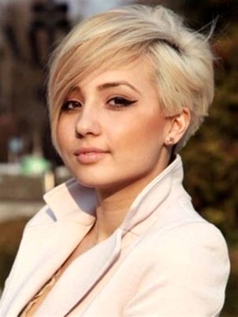 Sprawdź nasze propozycje cięć, koloryzacji i modelowania dla bardzo krótkich włosów. WWW.WLOSY.ES - KATALOG MODNYCH FRYZUR: Krótkie blond ...
