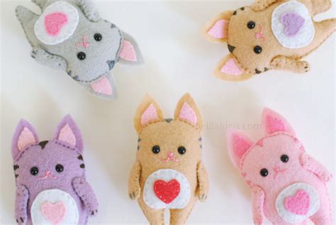 Plushie patterns felt patterns sewing patterns free embroidery patterns sewing tutorials free pattern sewing ideas baby patterns diy. Felt Cat Ornament Pattern - Delilah Iris