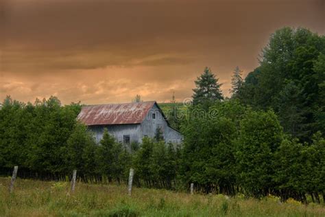 Old Barn On A Farm Stock Image Image Of Wooden Canada 253977777