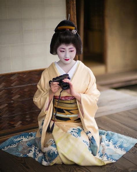 march 2017 geiko satsuki with leica camera by kiyoshi sato on instagram new blog is up visit