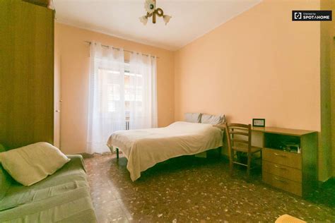 Alquiler De Habitación En Roma En Un Amplio Y Luminoso Apartamento De 4 Habitaciones Con