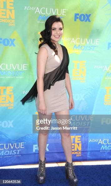 Actress Grace Phipps Arrives At The 2011 Teen Choice Awards Held At
