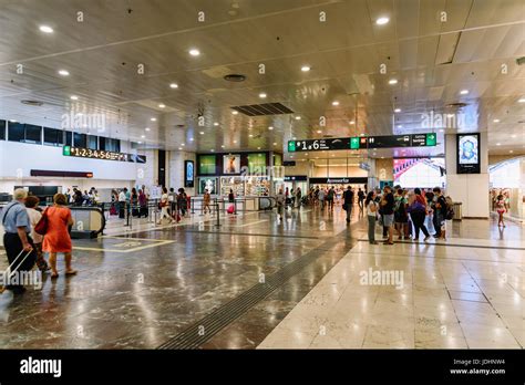 Catalogne barcelone sants renfe gare Banque de photographies et dimages à haute résolution Alamy