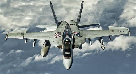Amazing Facts About The Boeing F A 18e F Super Hornet Crew Daily