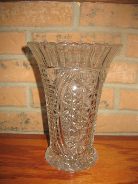 Put a single bloom in one of our stylishly handcrafted vases or bowls and let it stand on its own for an understated appeal. Vintage Clear Cut Glass Flower Vase For Sale | Antiques ...