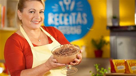 1 pacote de bolachas de chocolate 2 pacotes de natas 1 lata de leite condensado 1 folha de gelatina. Mousse de Chocolate ao Leite - Deixa com a Miriam ...