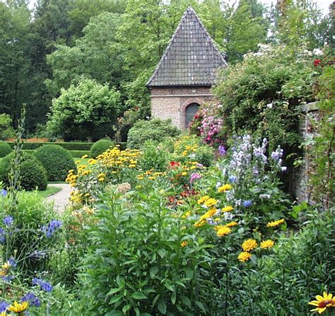 Enter your email address to receive the latest houses and gardens in your inbox. EGHN - Gardens at Haus Welbergen