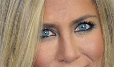 Jennifer Aniston Wore A Blue Smoky Eye Like Out In Public