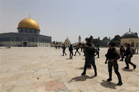 Backed By Heavily Armed Forces Israeli Settlers Storm Al Aqsa Daily Sabah