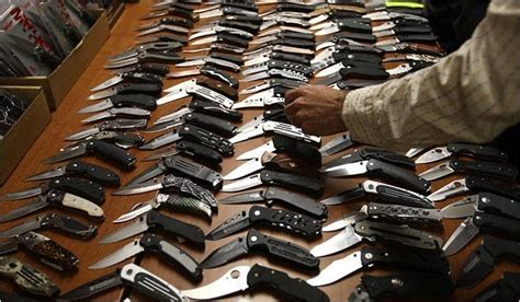 Manhattan Stores Accused Of Selling Illegal Knives The New York Times