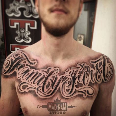 Galéria tattoo Tatuagem no peito Tatuagem no peitoral masculino