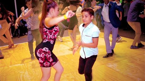 Increíble Niño Baila Salsa Con Mujer En Mexico Fusion Salsafest Youtube