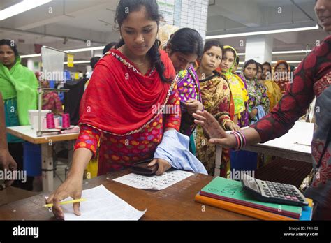 Dhaka Bangladesh Rd Sep Bangladeshi Garments Worker Shima Stock Photo Royalty Free