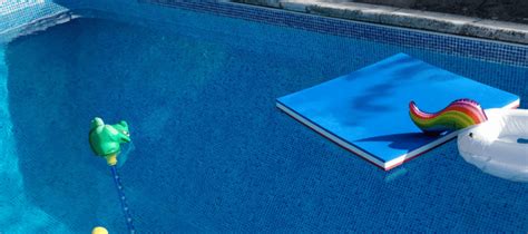 Cleaning your pool tile is a tedious process and trying to clean pebble tec or rocks is nearly impossible to do by yourself. How To Remove Calcium Deposits From Pool | ABC Blog