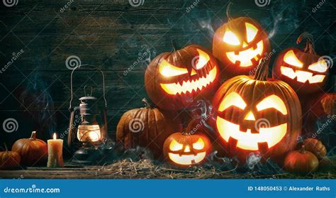 Halloween K Rbiskopf Steckfassungslaterne Mit Brennenden Kerzen Stockbild Bild Von Lustig