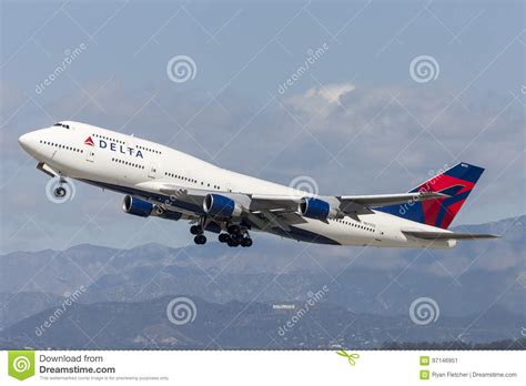 Delta Air Lines Boeing 747 Jumbo Jet Taking Off From Los Angeles